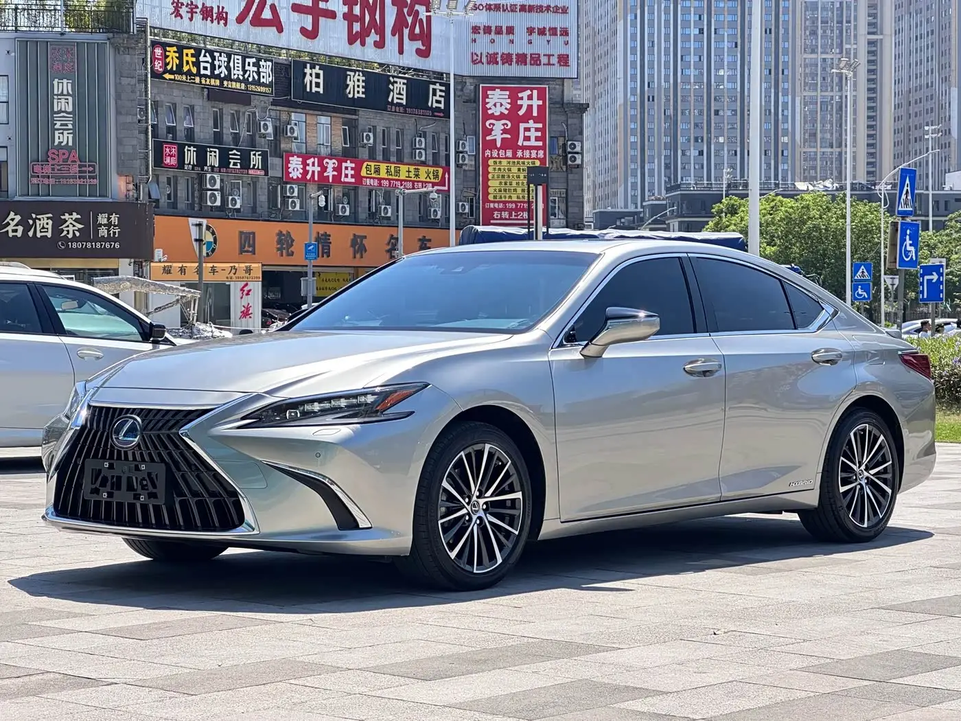 Lexus ES, 2022