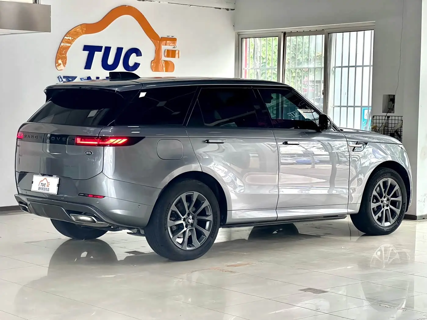 Land Rover Range Rover Sport 2023 — Фото 6/20