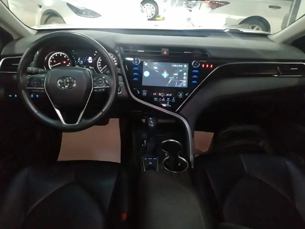 Toyota Camry 2021 — Şəkil 10/20
