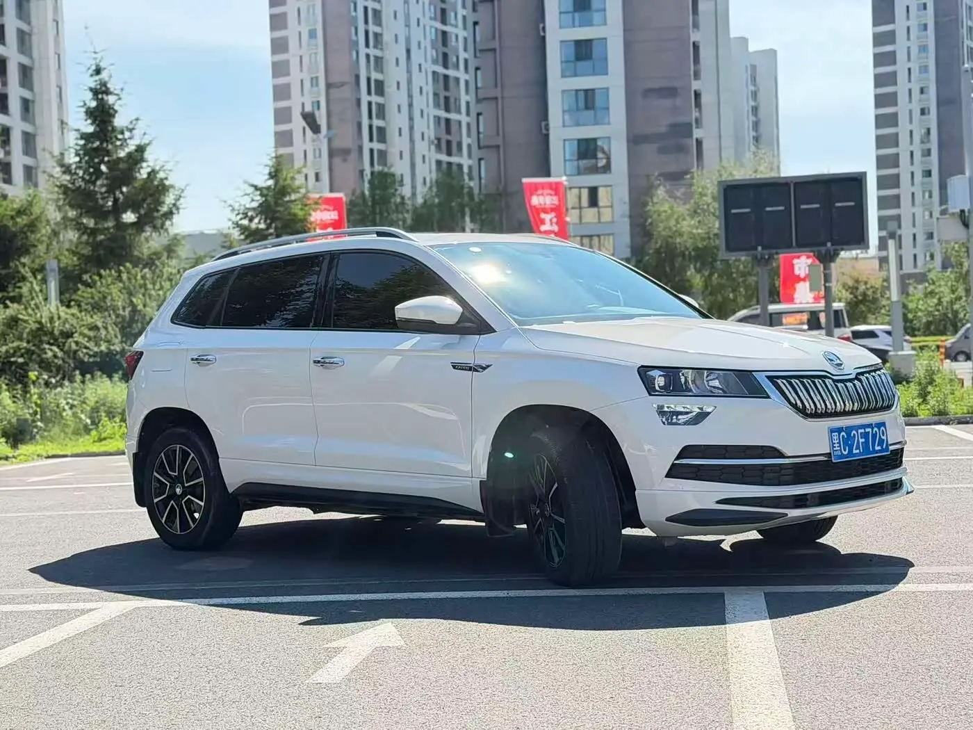 Škoda Karoq 2022 — Photo 3/20