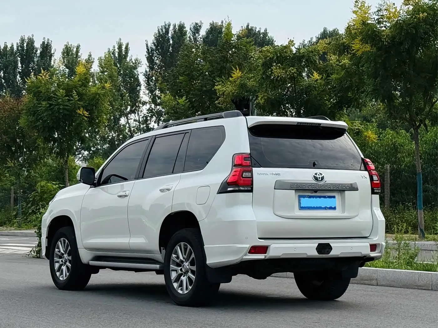 Toyota Prado 2019 — Photo 3/10