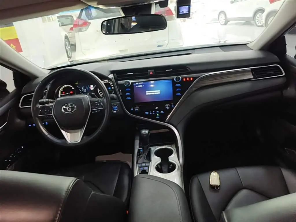 Toyota Camry 2021 — Photo 10/20