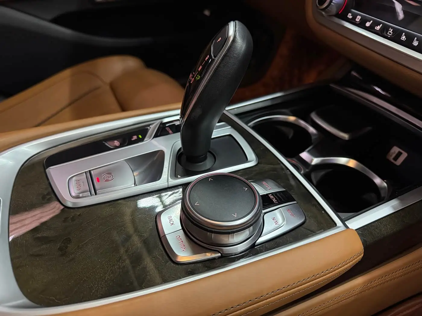 BMW 7 Series 2017 — Фото 15/20