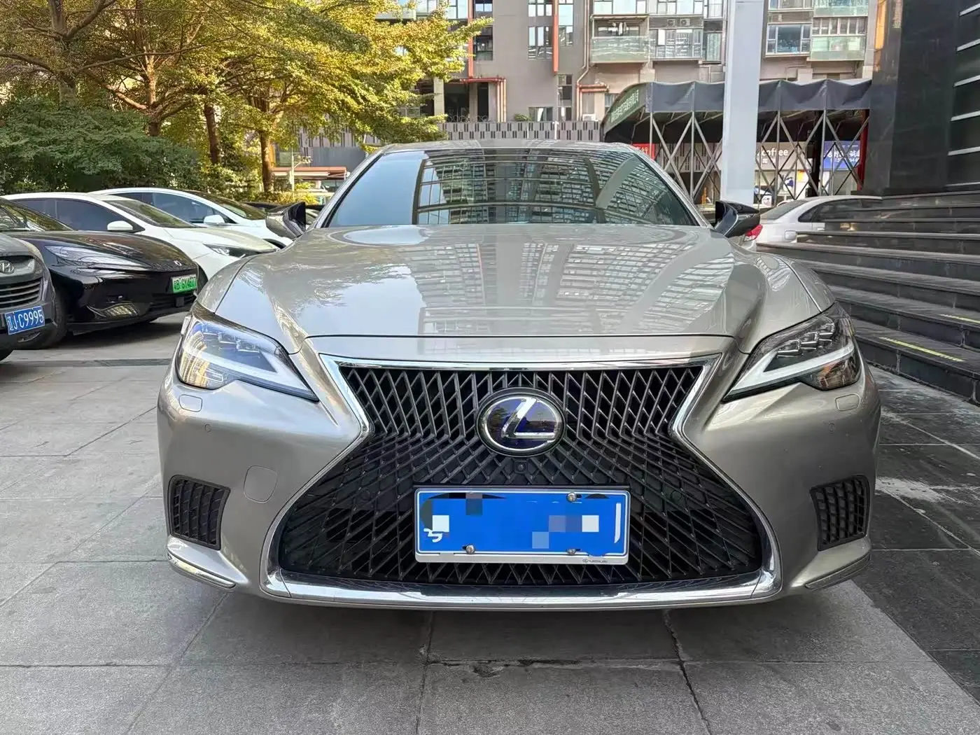 Lexus LS 2020 — Photo 2/10