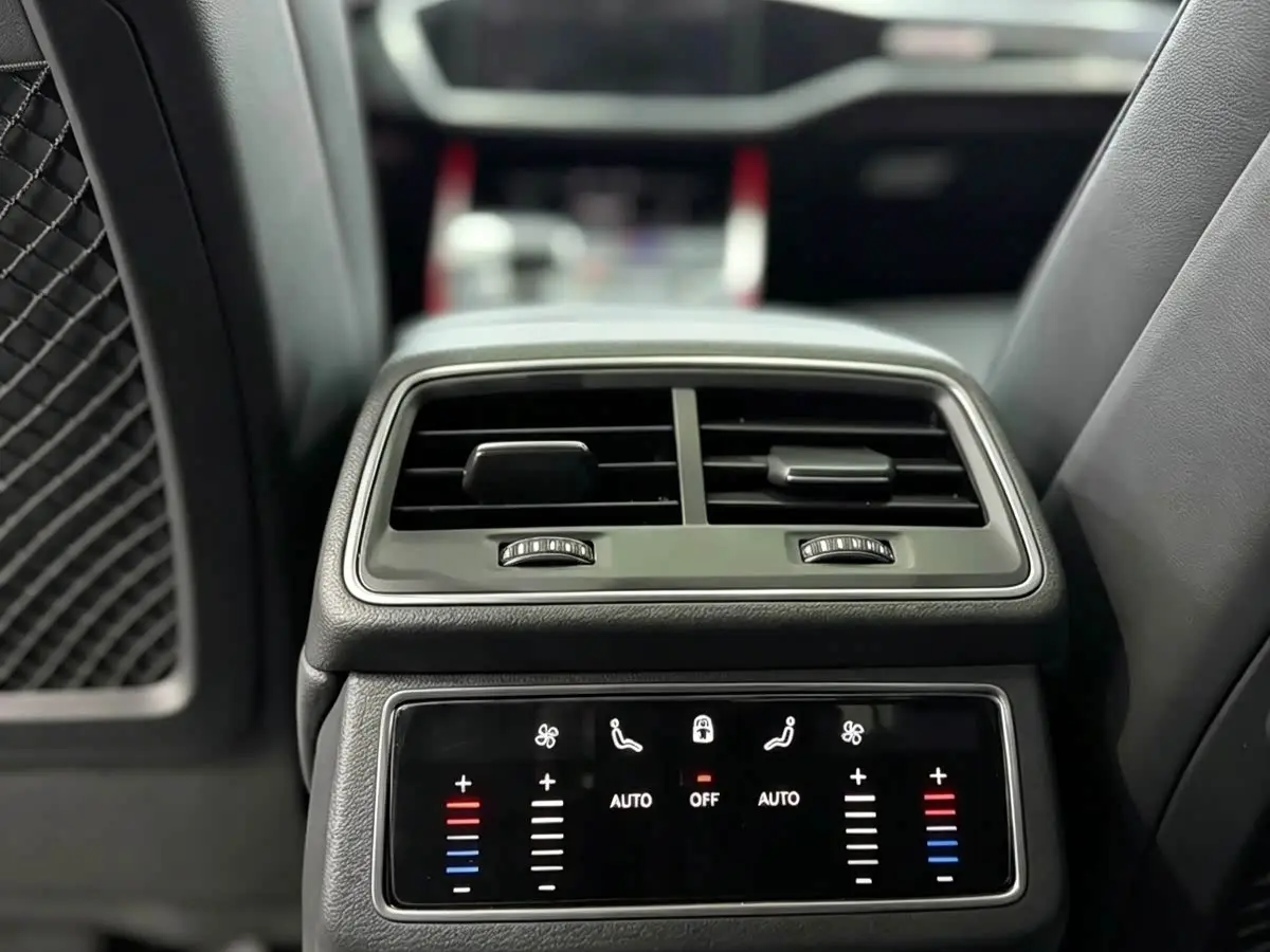 Audi A6L 2024 — Photo 8/12