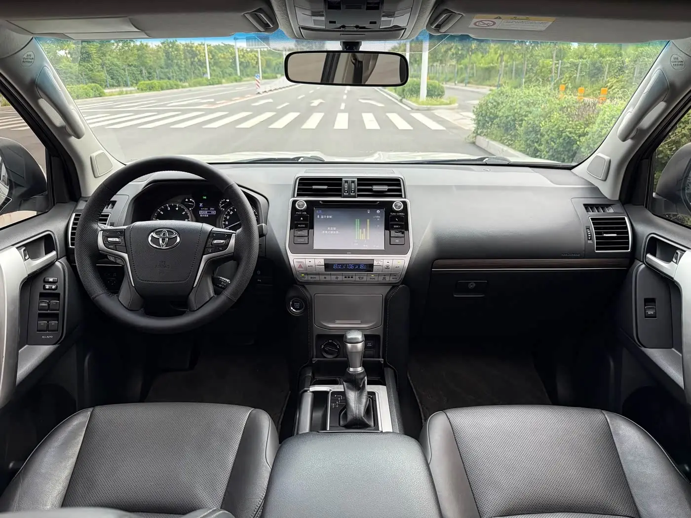 Toyota Prado 2019 — Photo 7/10