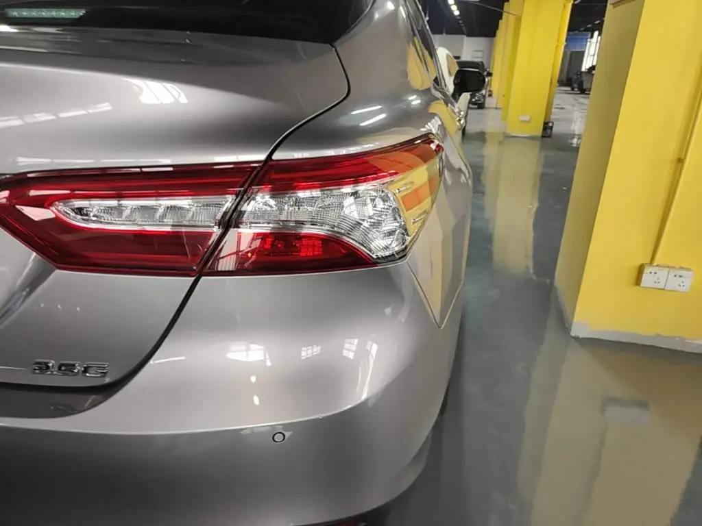 Toyota Camry 2023 — Photo 8/20