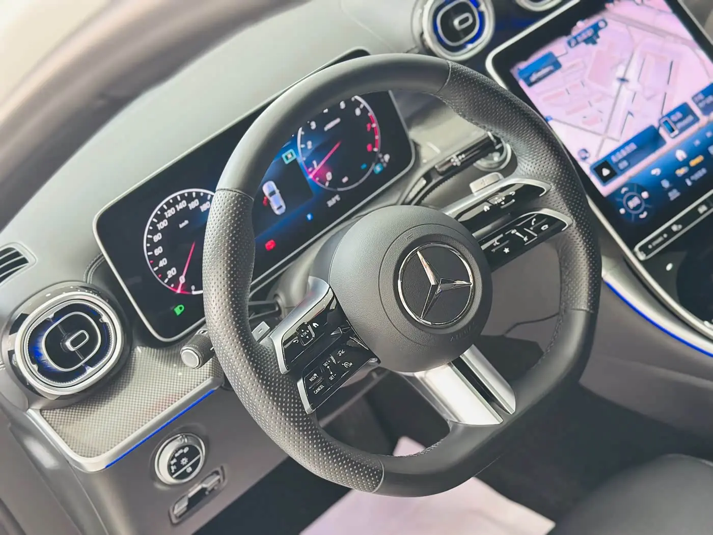Mercedes-Benz C-Class 2024 — Фото 13/14
