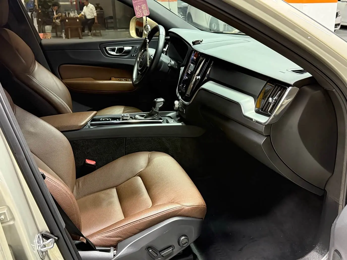Volvo XC60 2021 — Фото 11/20