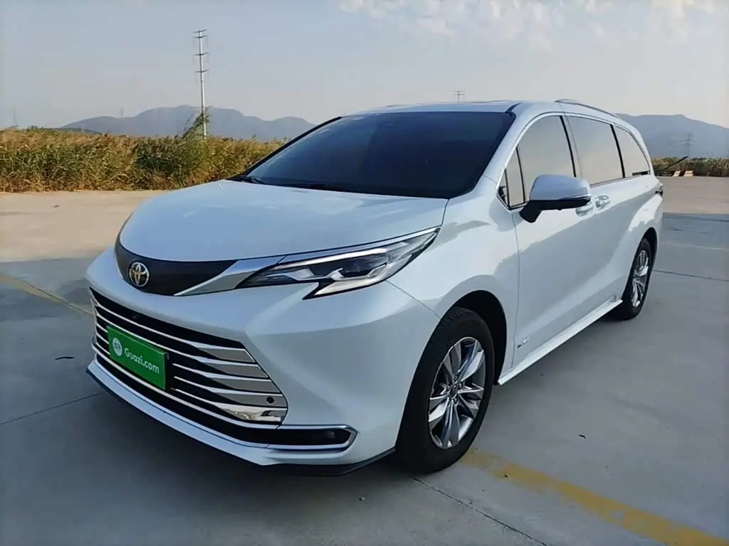 Toyota Sienna 2025 — Photo 2/20