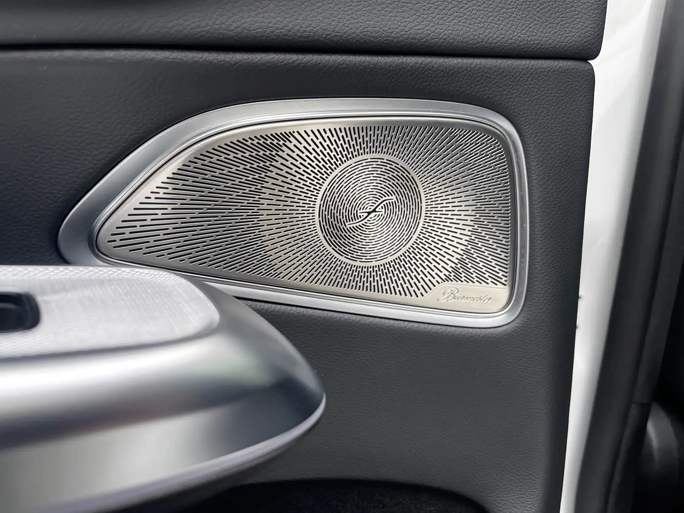 Mercedes-Benz E-Class 2024 — Фото 16/18