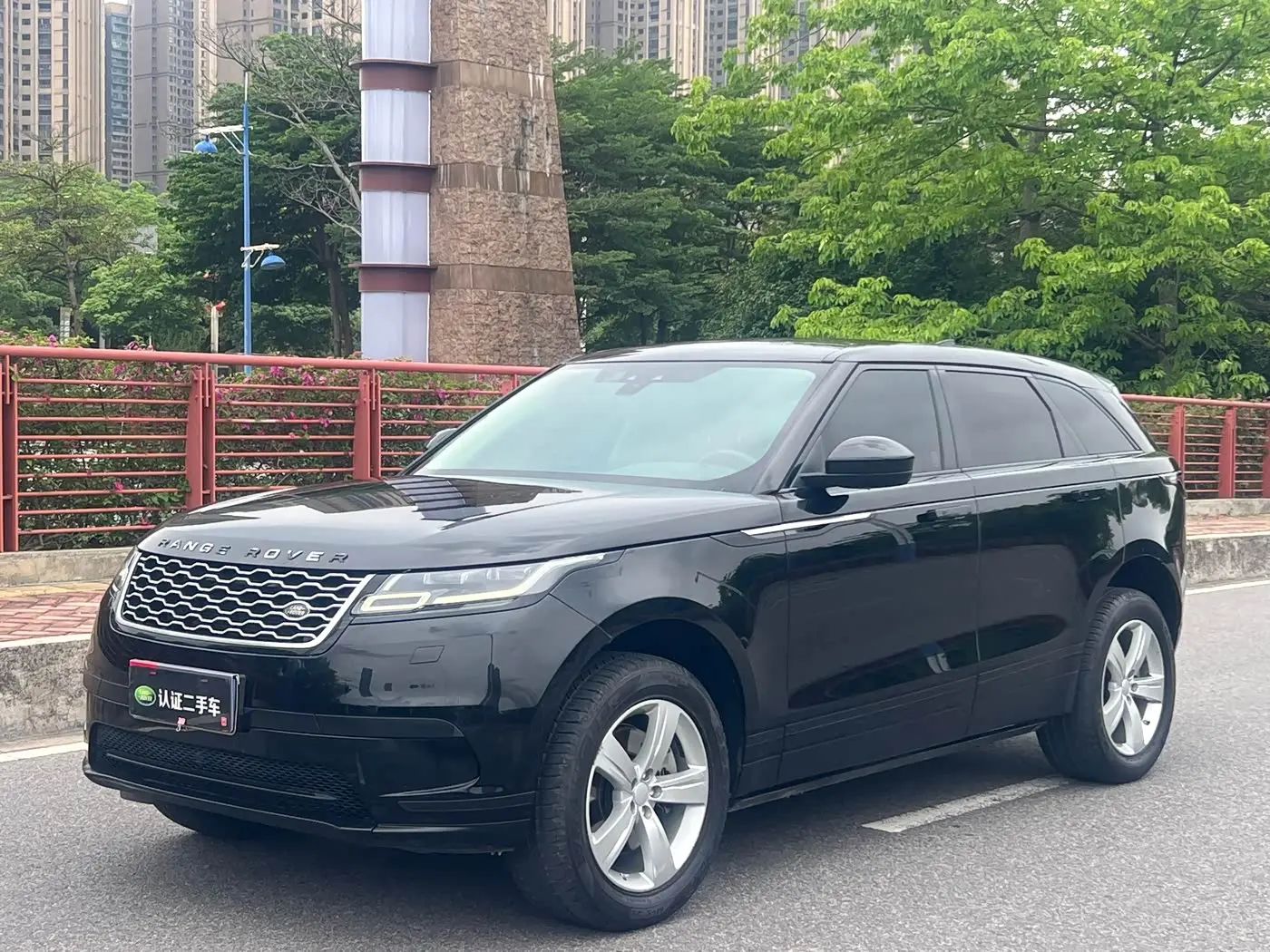 Land Rover Range Rover Velar 2018 — Фото 2/17