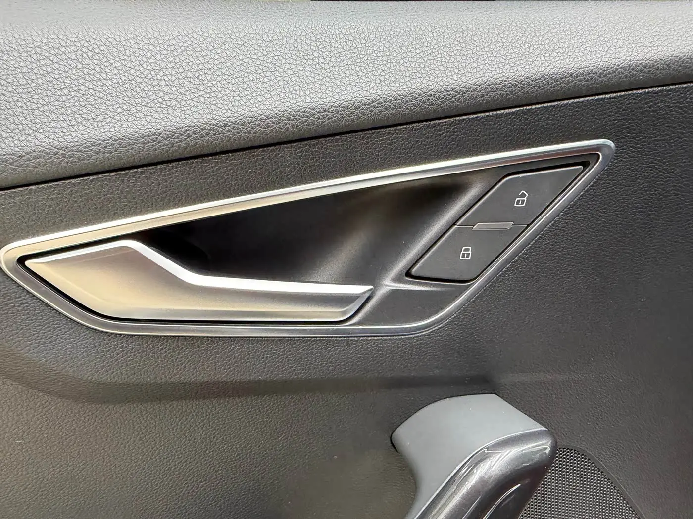 Audi Q2L 2023 — Фото 11/20