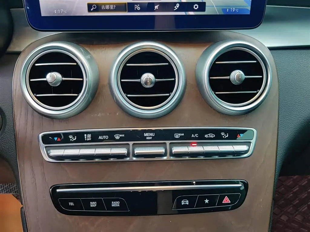 Mercedes-Benz GLC 2020 — Photo 18/20