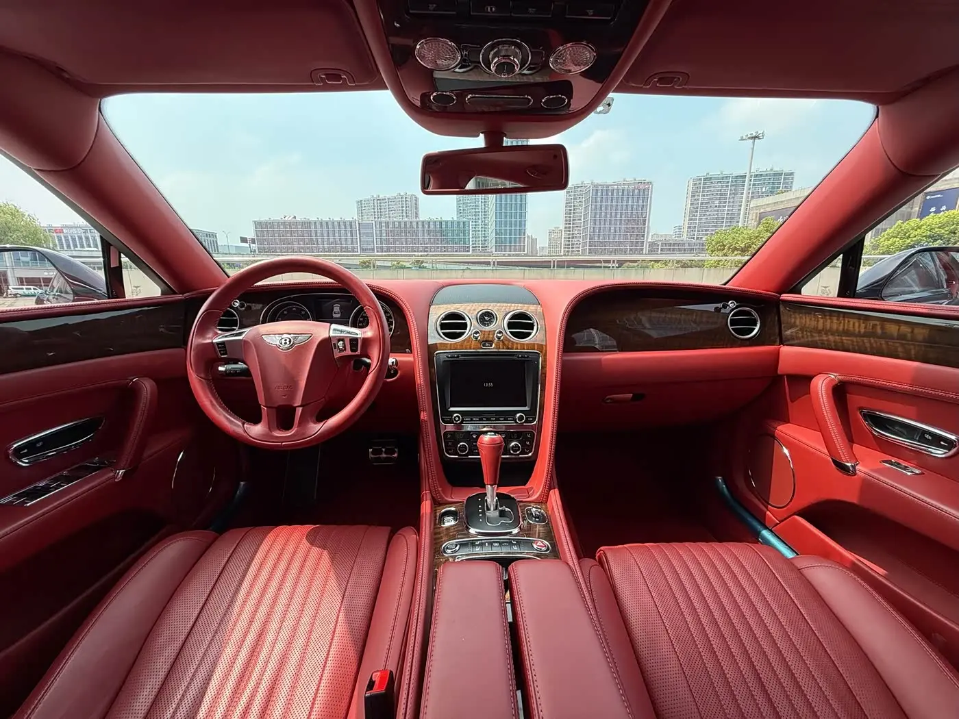 Bentley Flying Spur 2019 — Фото 15/18