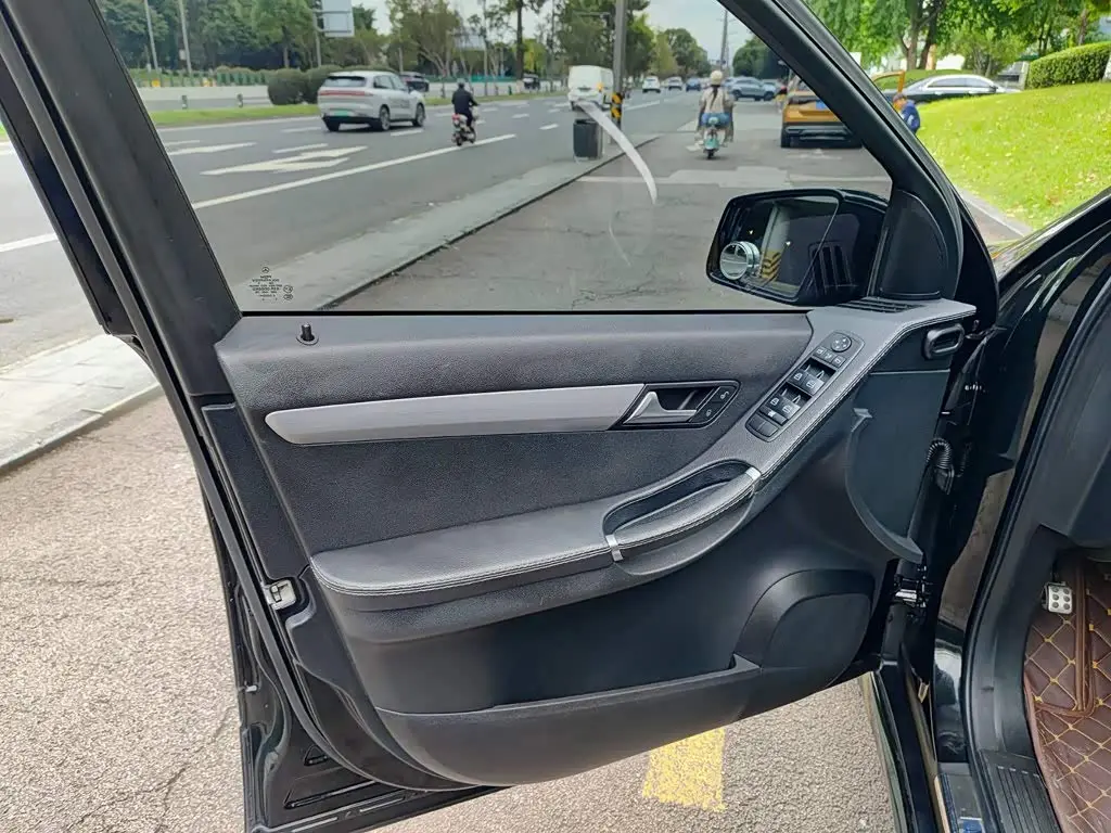 Mercedes-Benz R-Class 2016 — Photo 6/11
