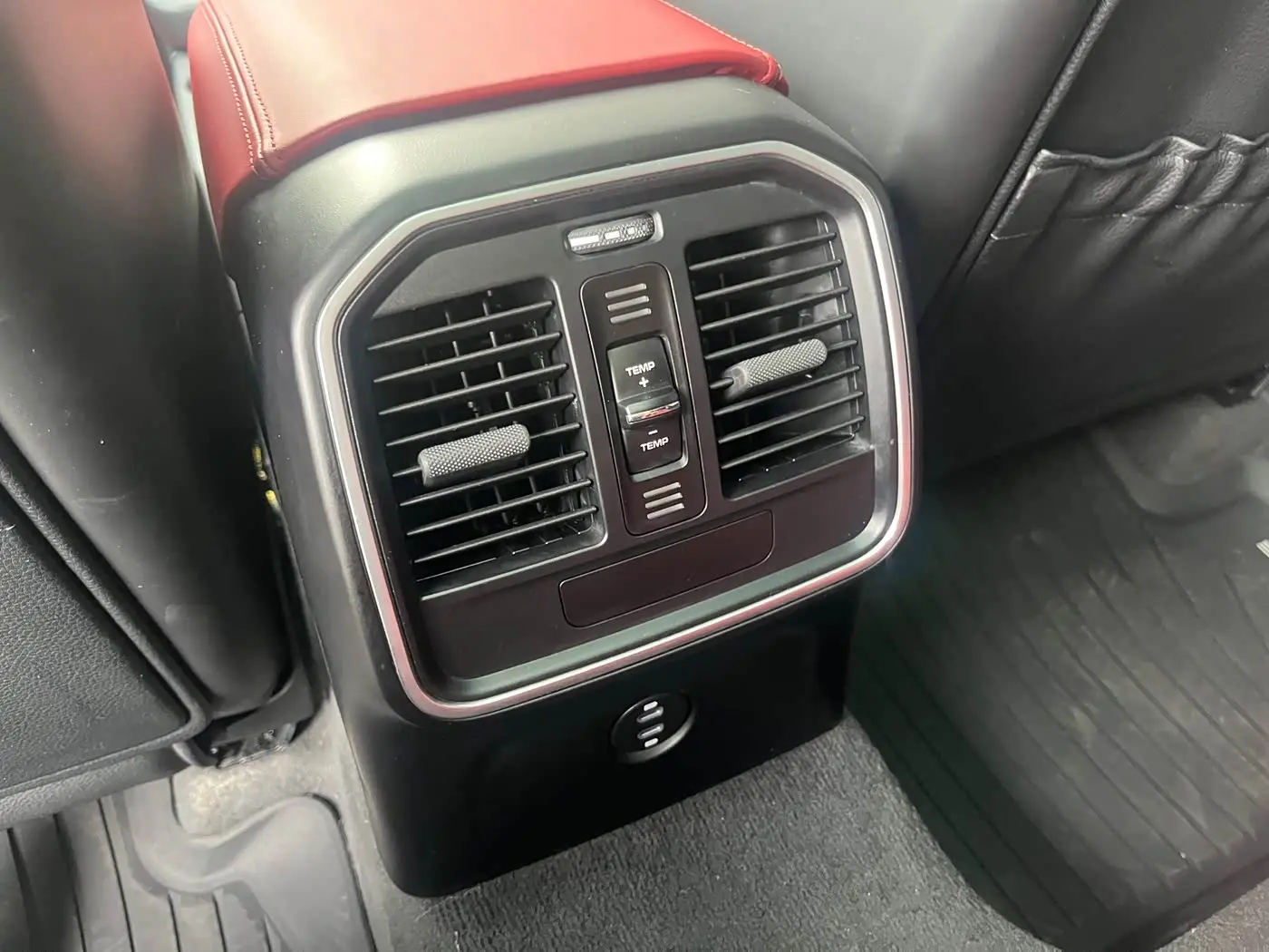 Porsche Macan 2023 — Photo 10/18