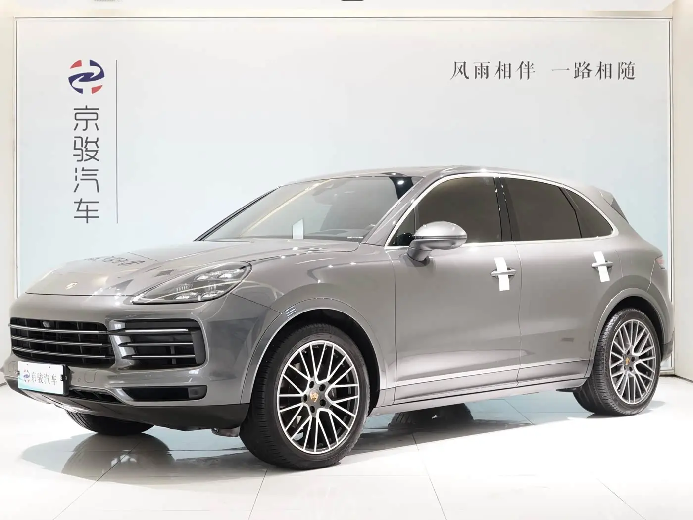 Porsche Cayenne 2021 — Фото 1/17