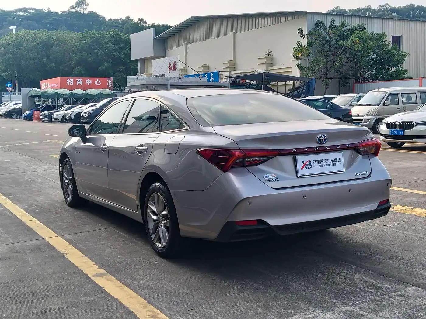 Toyota Avalon 2020 — Фото 8/17
