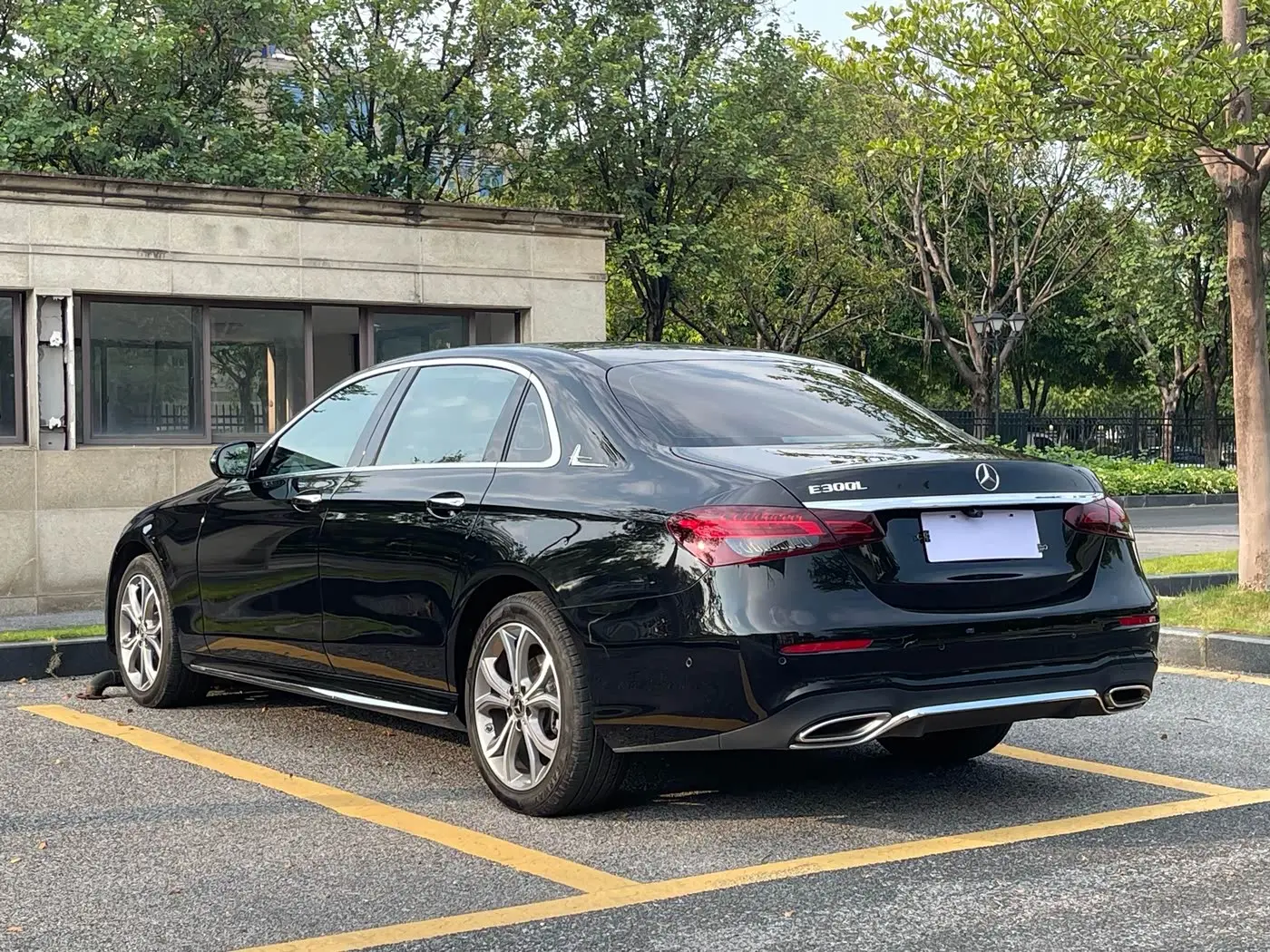 Mercedes-Benz E-Class 2021 — Photo 6/20