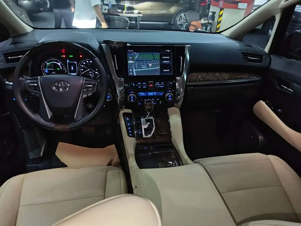 Toyota Alphard 2021 — Photo 10/20