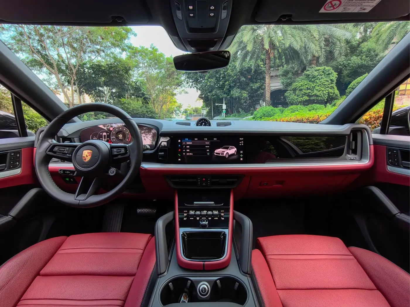 Porsche Cayenne 2023 — Photo 2/20