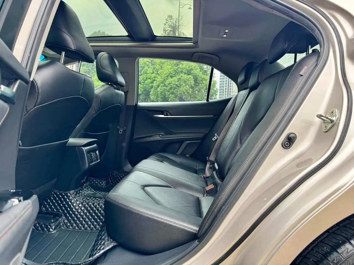 Toyota Camry 2019 — Photo 6/14