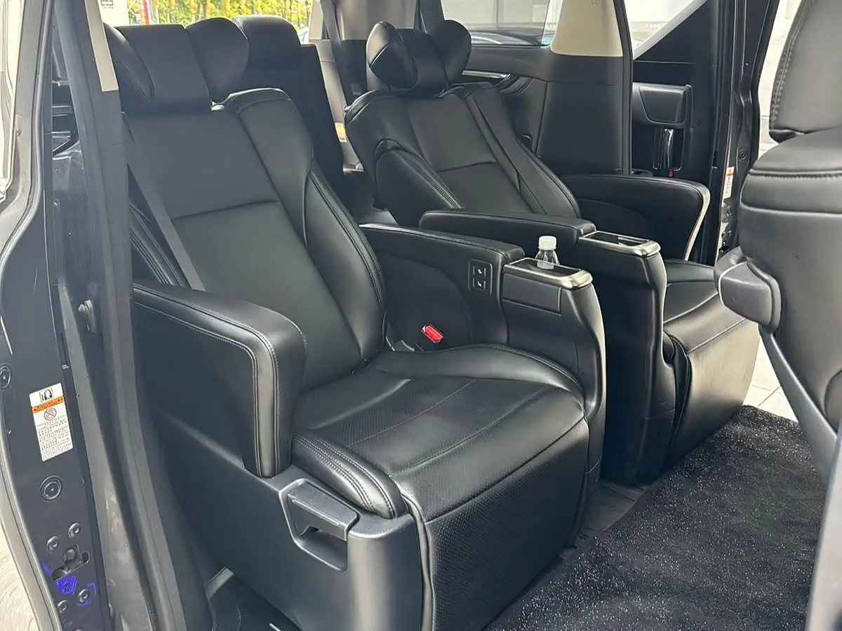 Toyota Alphard 2015 — Photo 14/20
