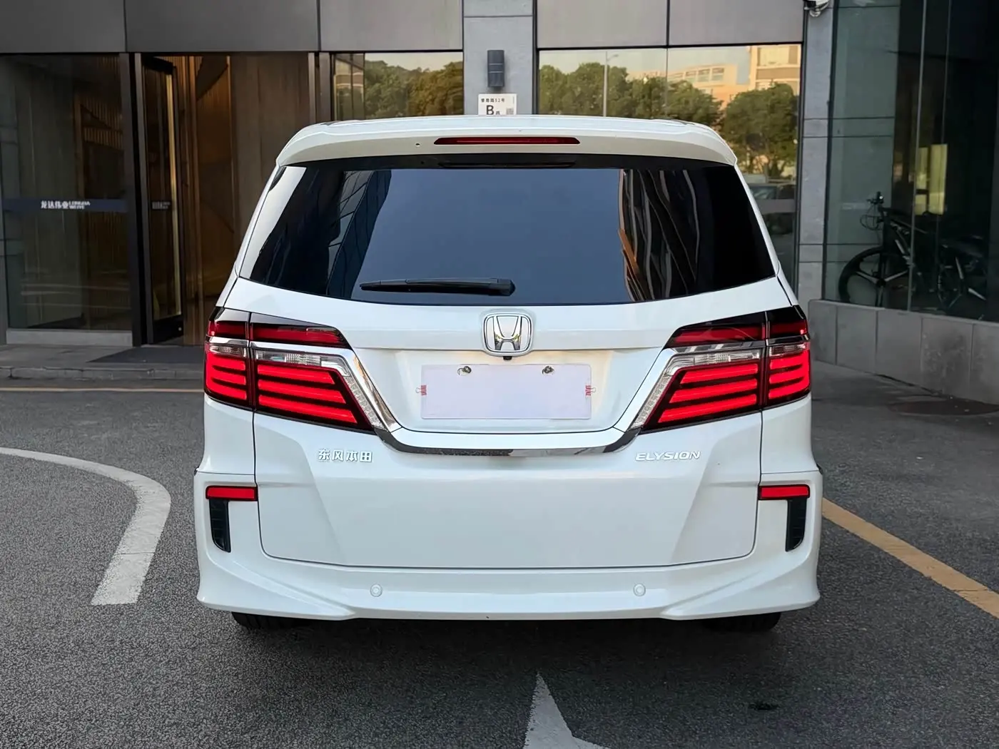 Honda Elysion 2017 — Photo 17/18