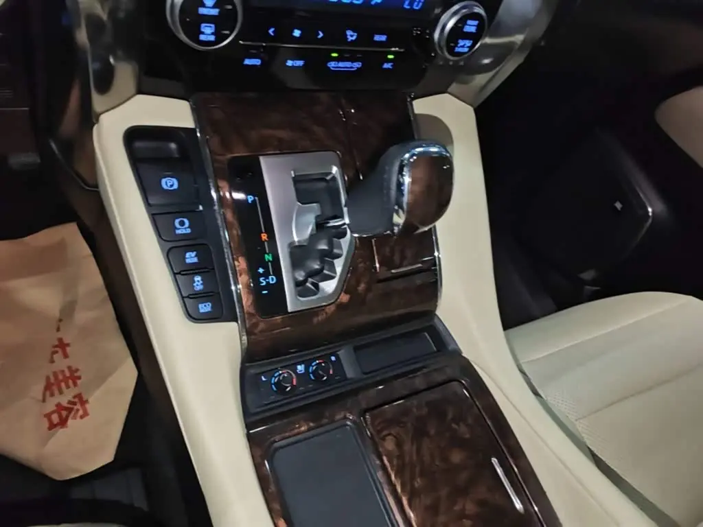 Toyota Alphard 2021 — Photo 14/20