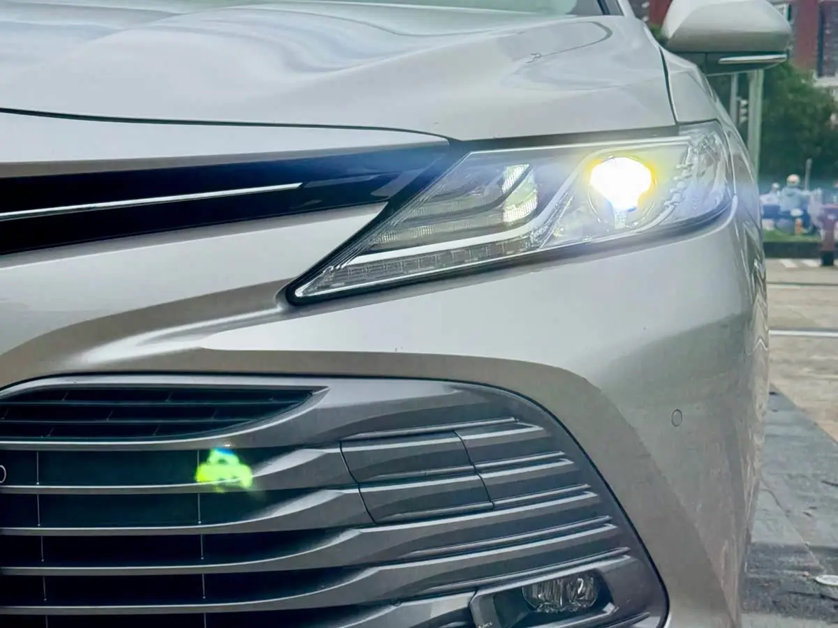 Toyota Camry 2019 — Photo 13/14