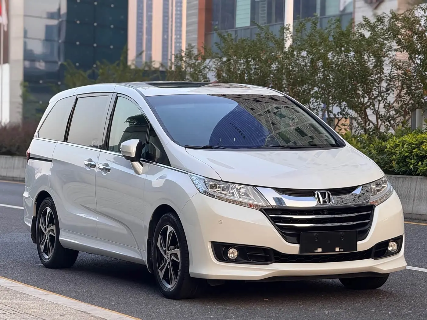Honda Odyssey 2015 — ფოტო 4/20