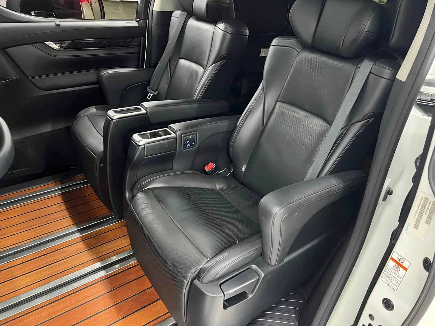 Toyota Vellfire 2021 — Photo 11/20