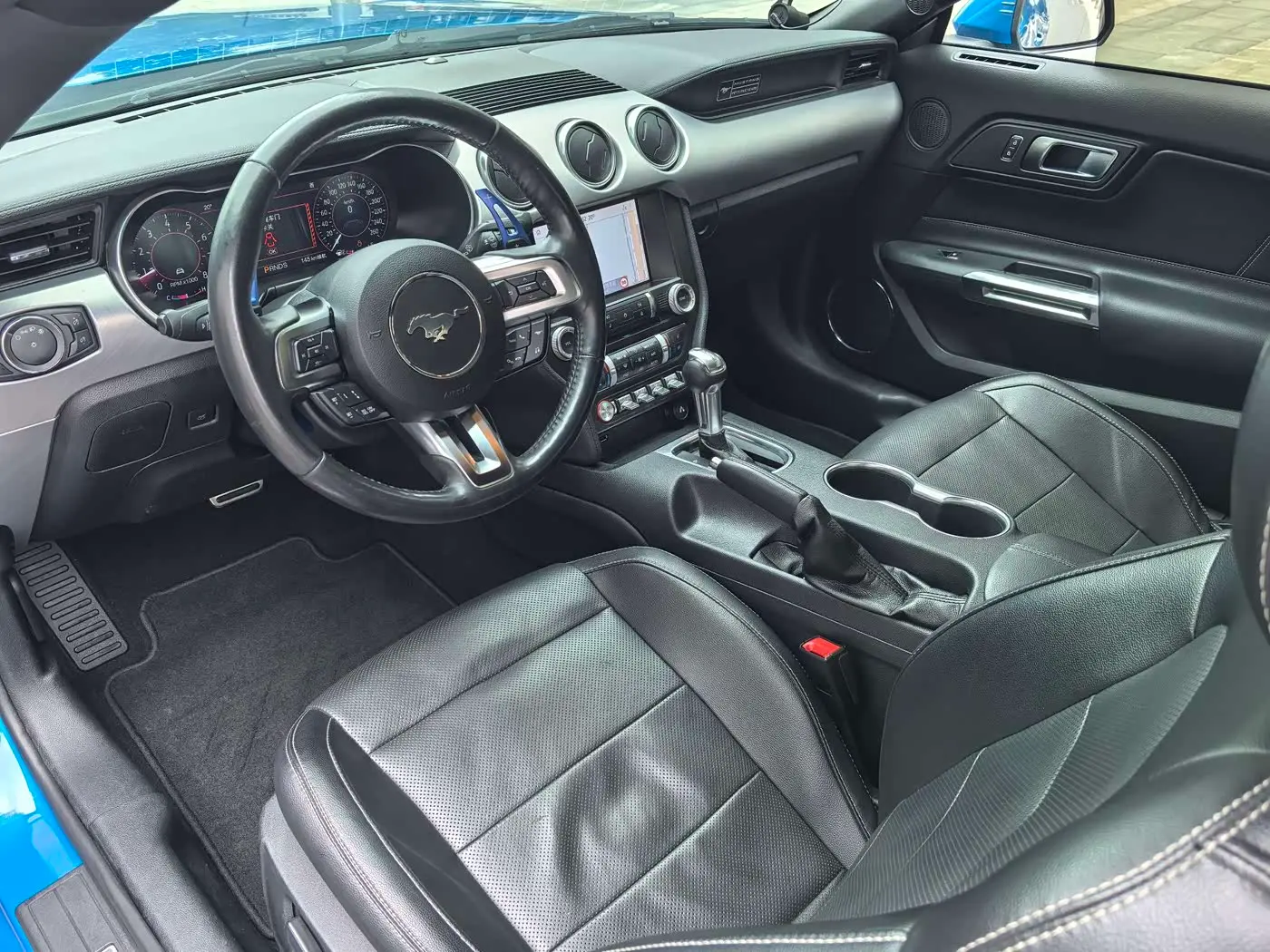 Ford Mustang 2022 — Photo 18/20