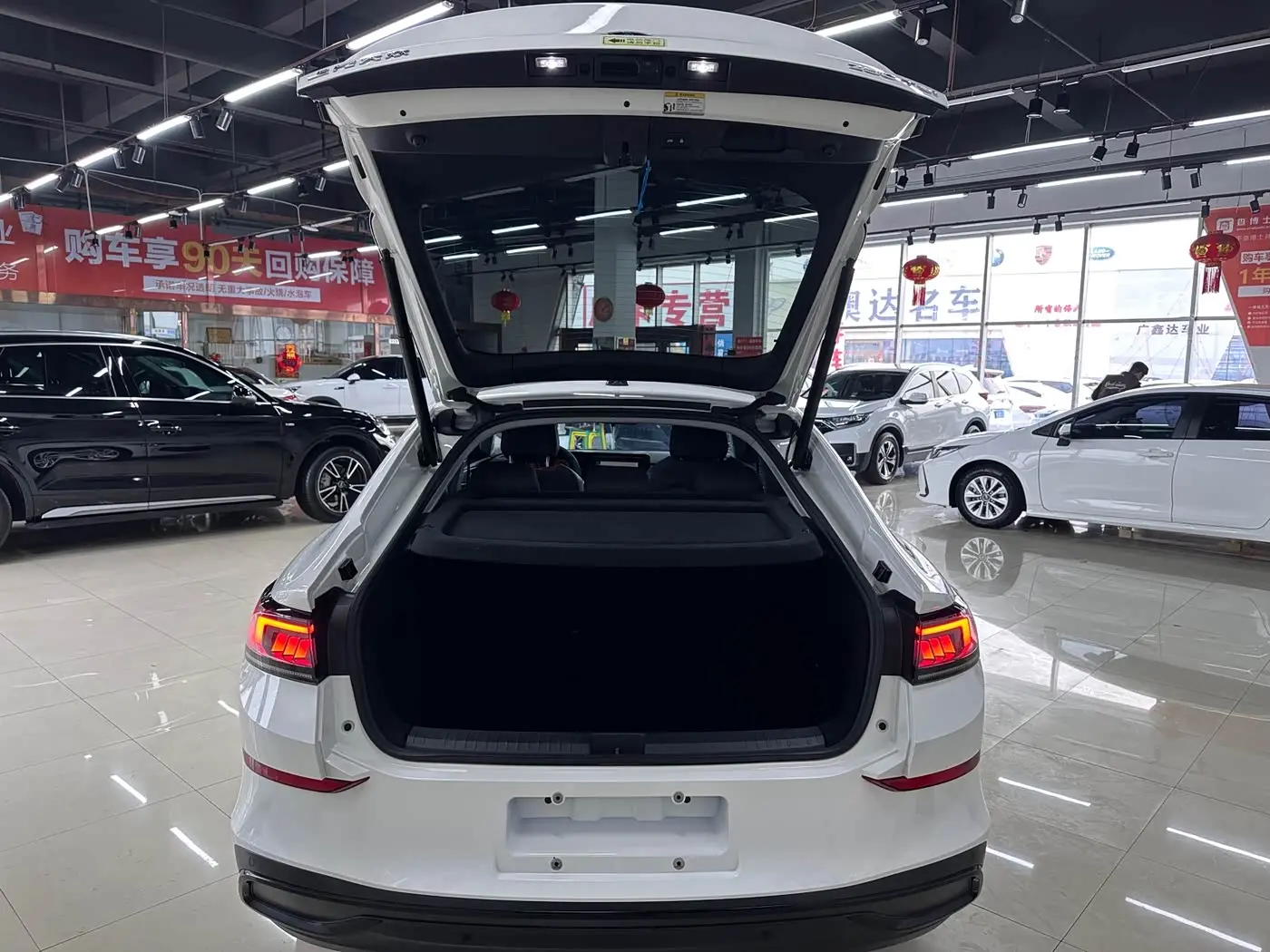 Volkswagen Lamando 2022 — Photo 18/18