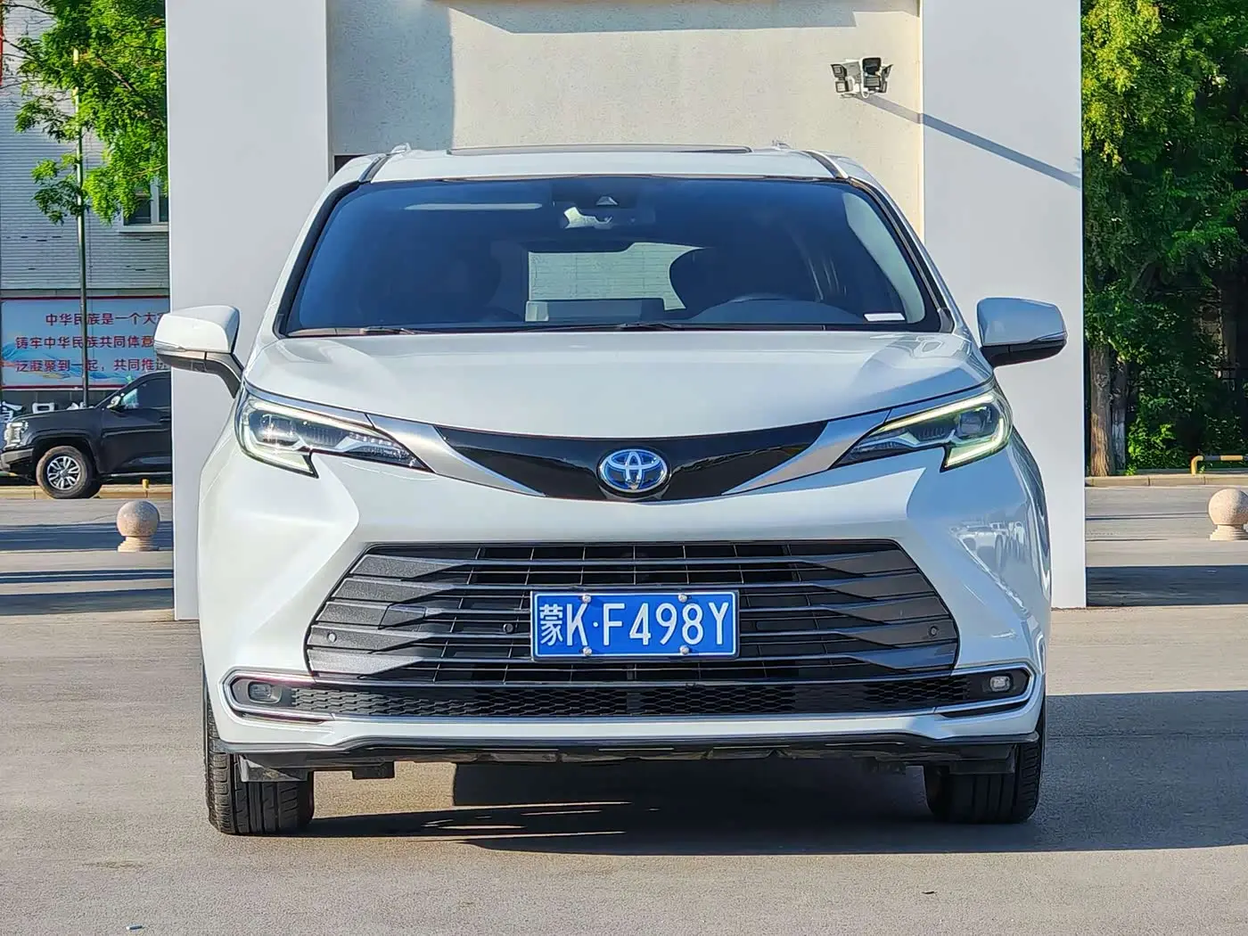 Toyota Sienna 2023 — Photo 2/11