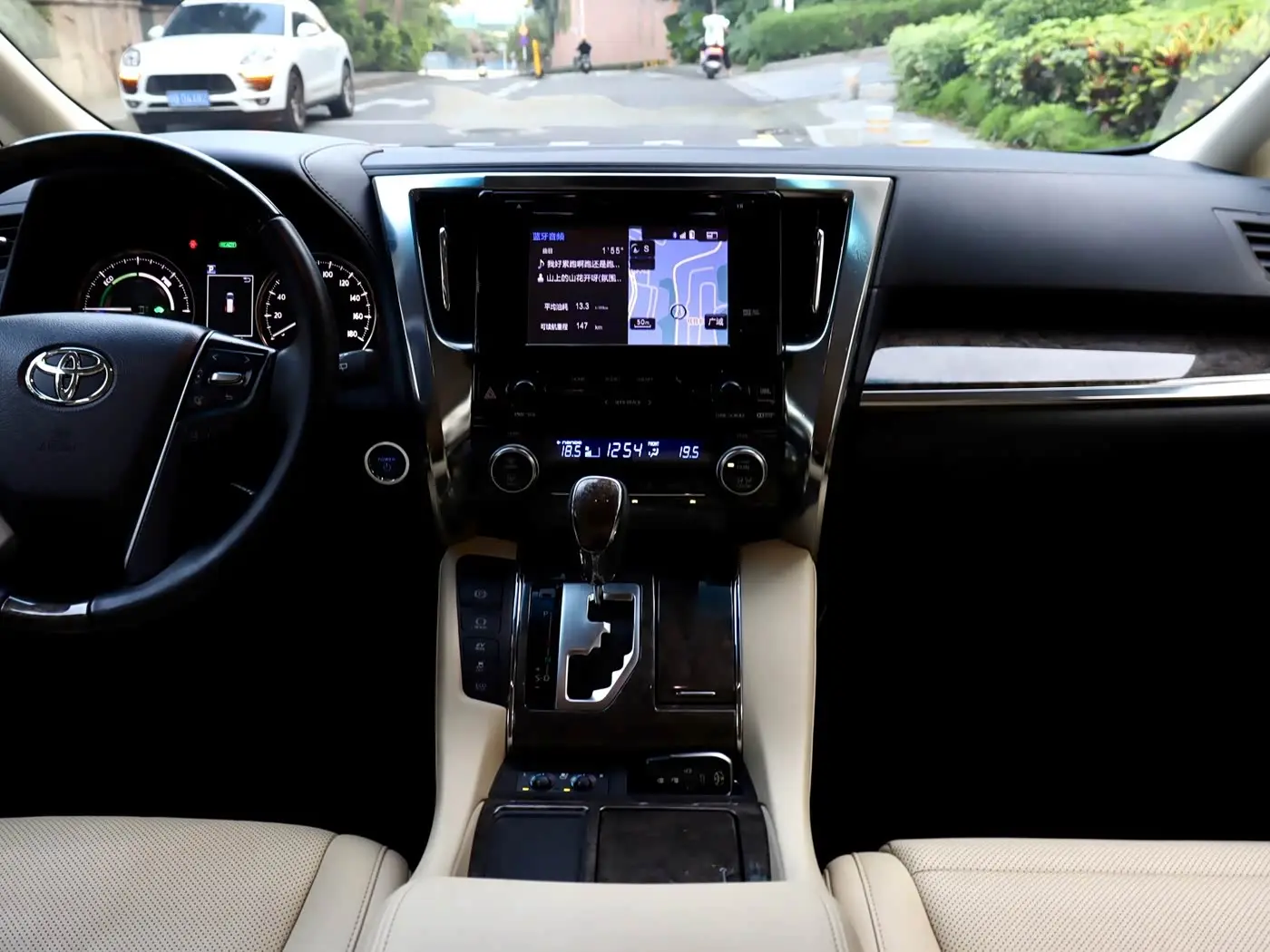 Toyota Vellfire 2020 — Photo 10/19