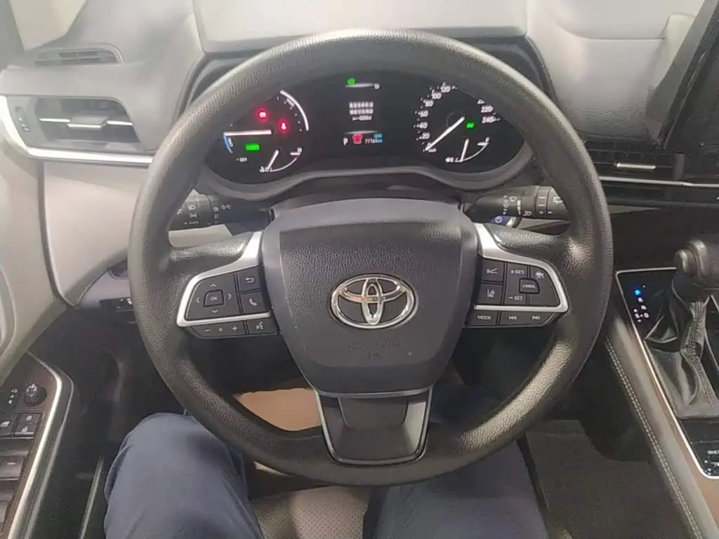 Toyota Sienna 2023 — Фото 11/20