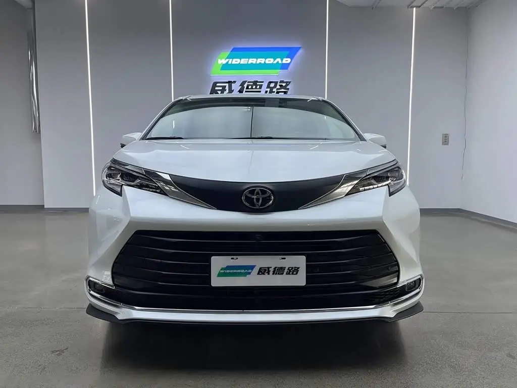 Toyota Sienna 2025 — Photo 2/20