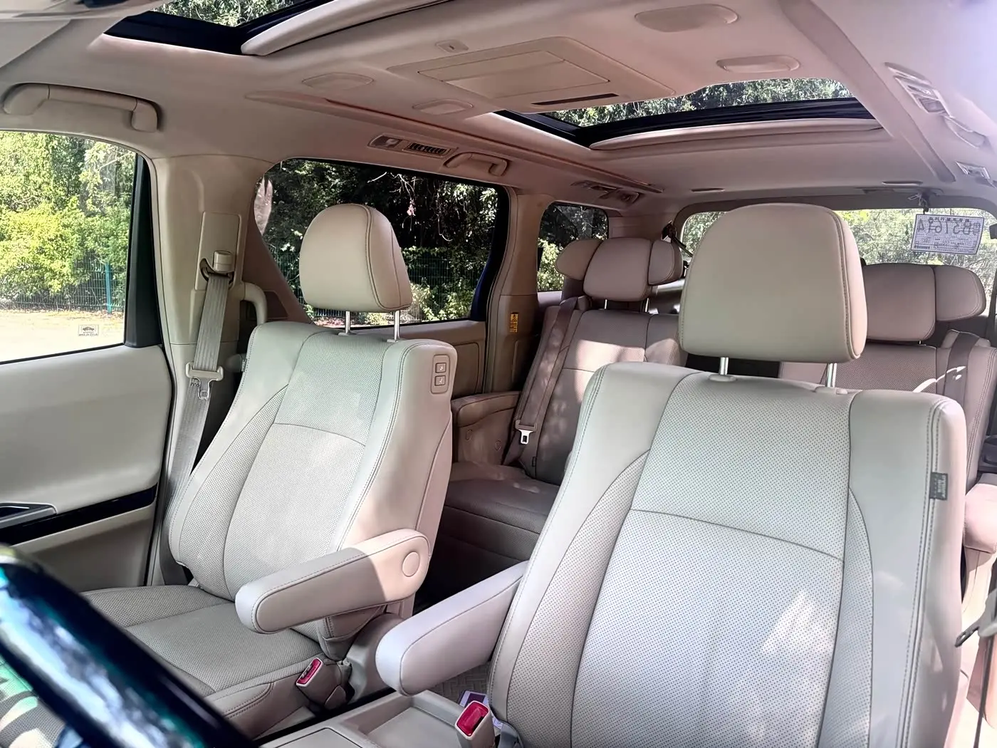 Toyota Alphard 2015 — Photo 10/20