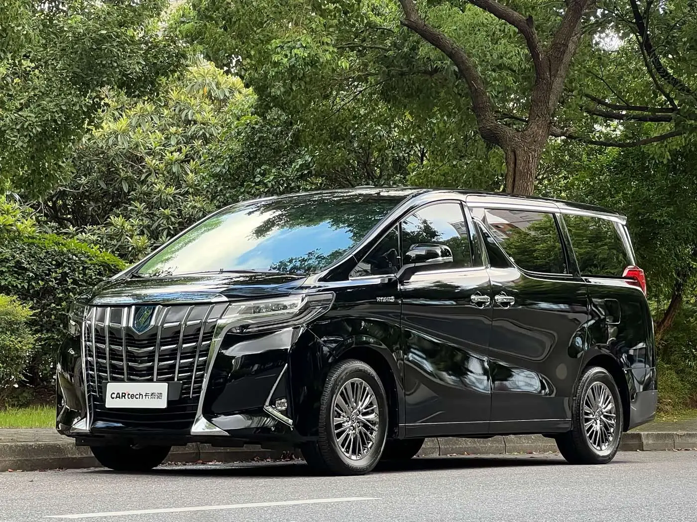 Toyota Alphard, 2022