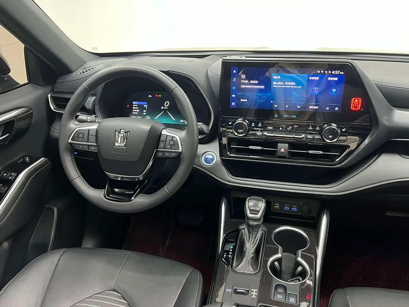 Toyota Crown Kluger 2023 — Photo 12/19