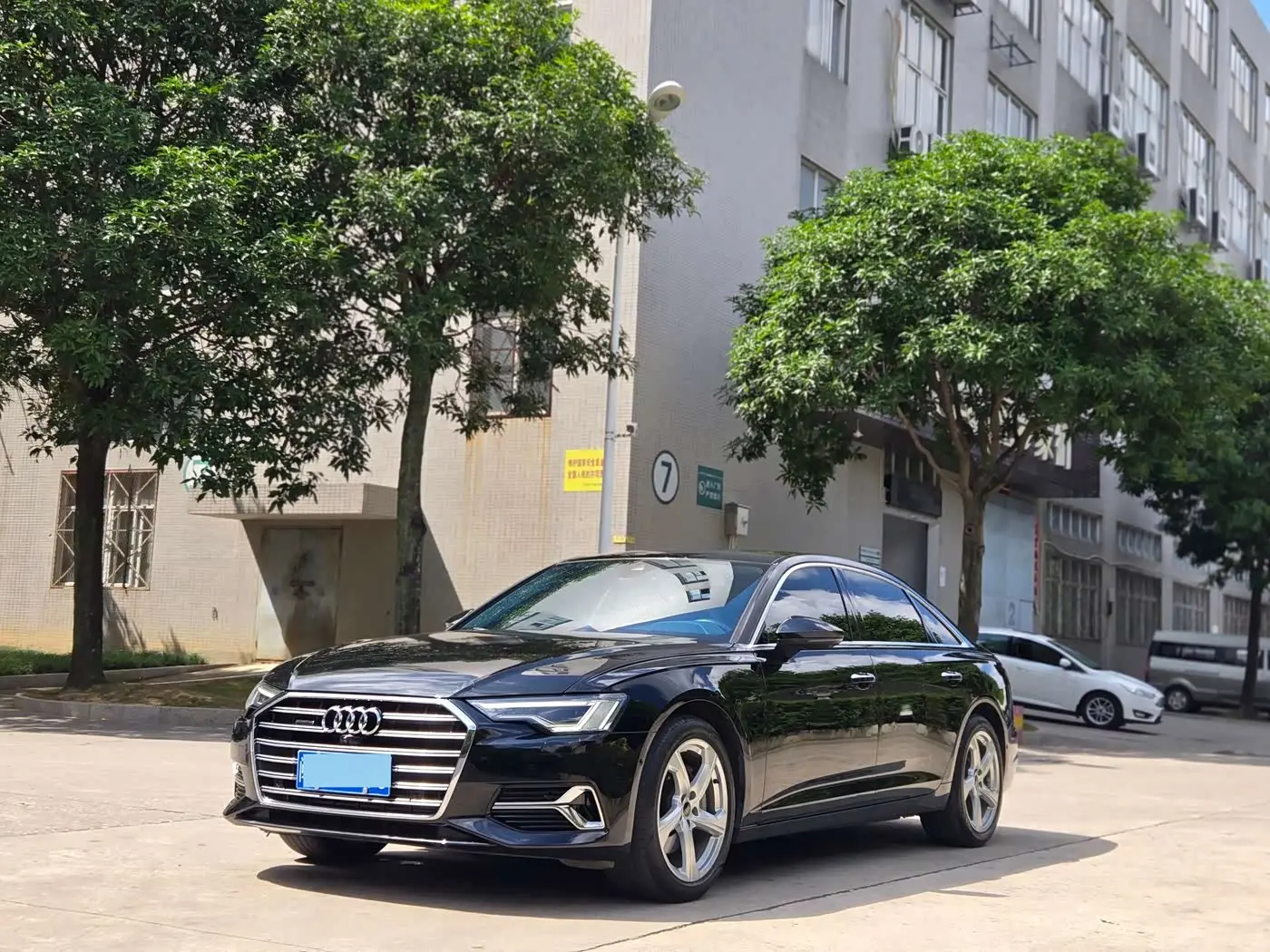 Audi A6L 2023 — Photo 2/14