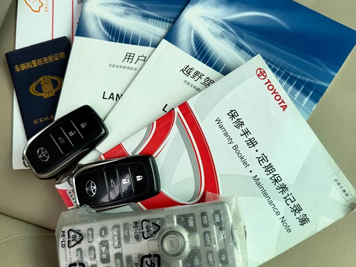 Toyota Prado 2012 — Photo 15/20