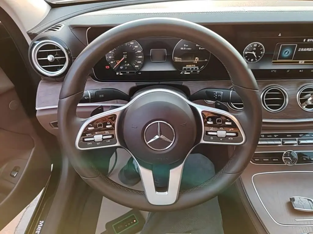 Mercedes-Benz E-Class 2020 — Photo 11/20