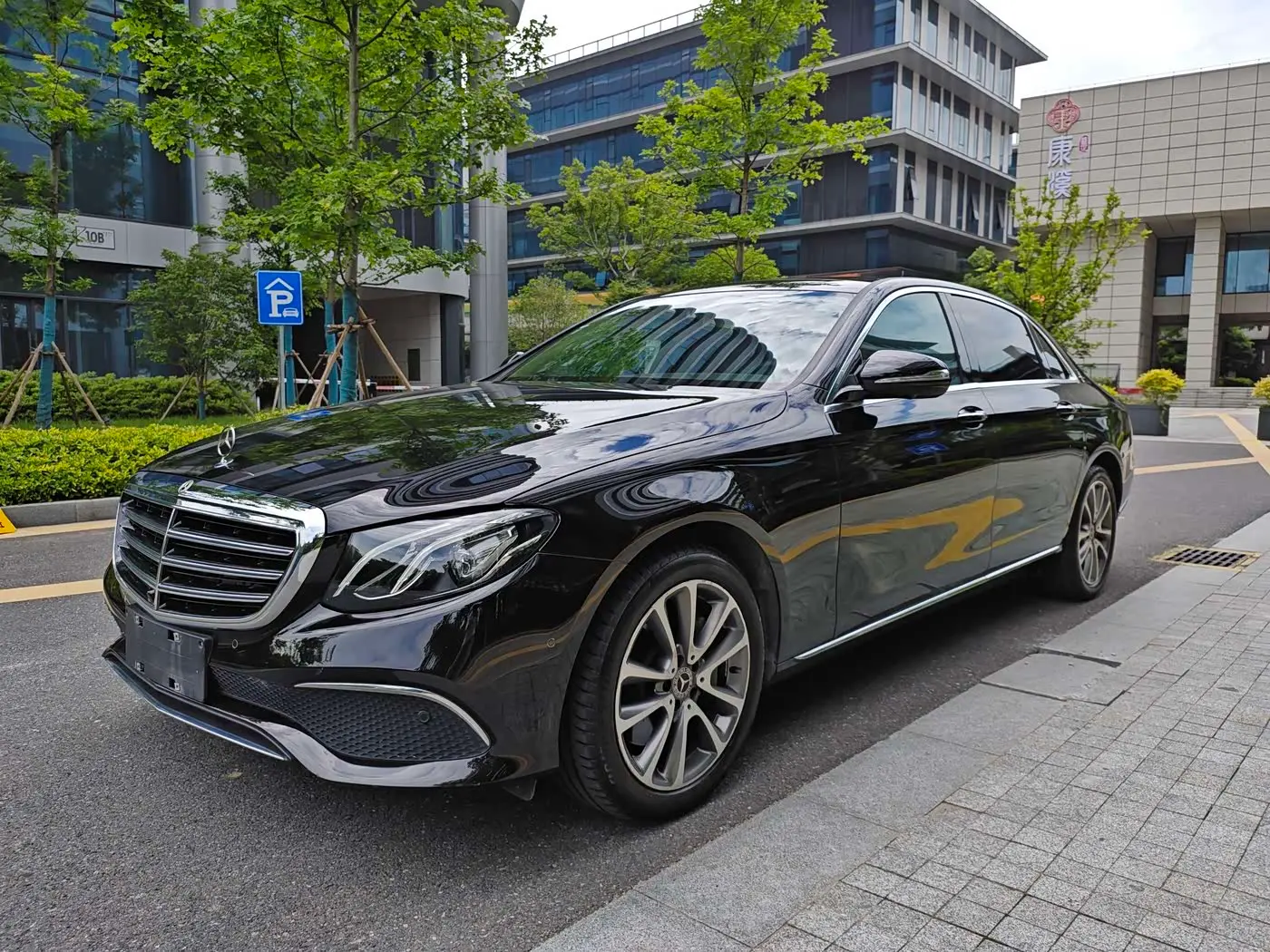 Mercedes-Benz E-Class 2019 — Фото 1/19