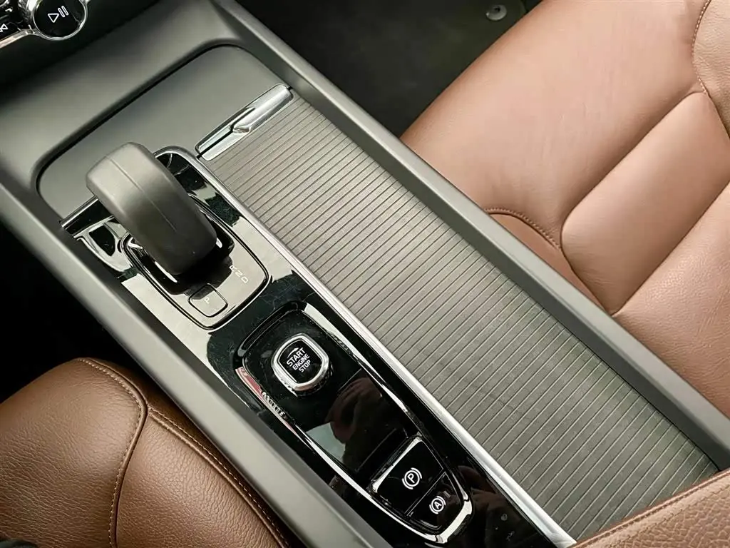 Volvo S60 2022 — Фото 11/17