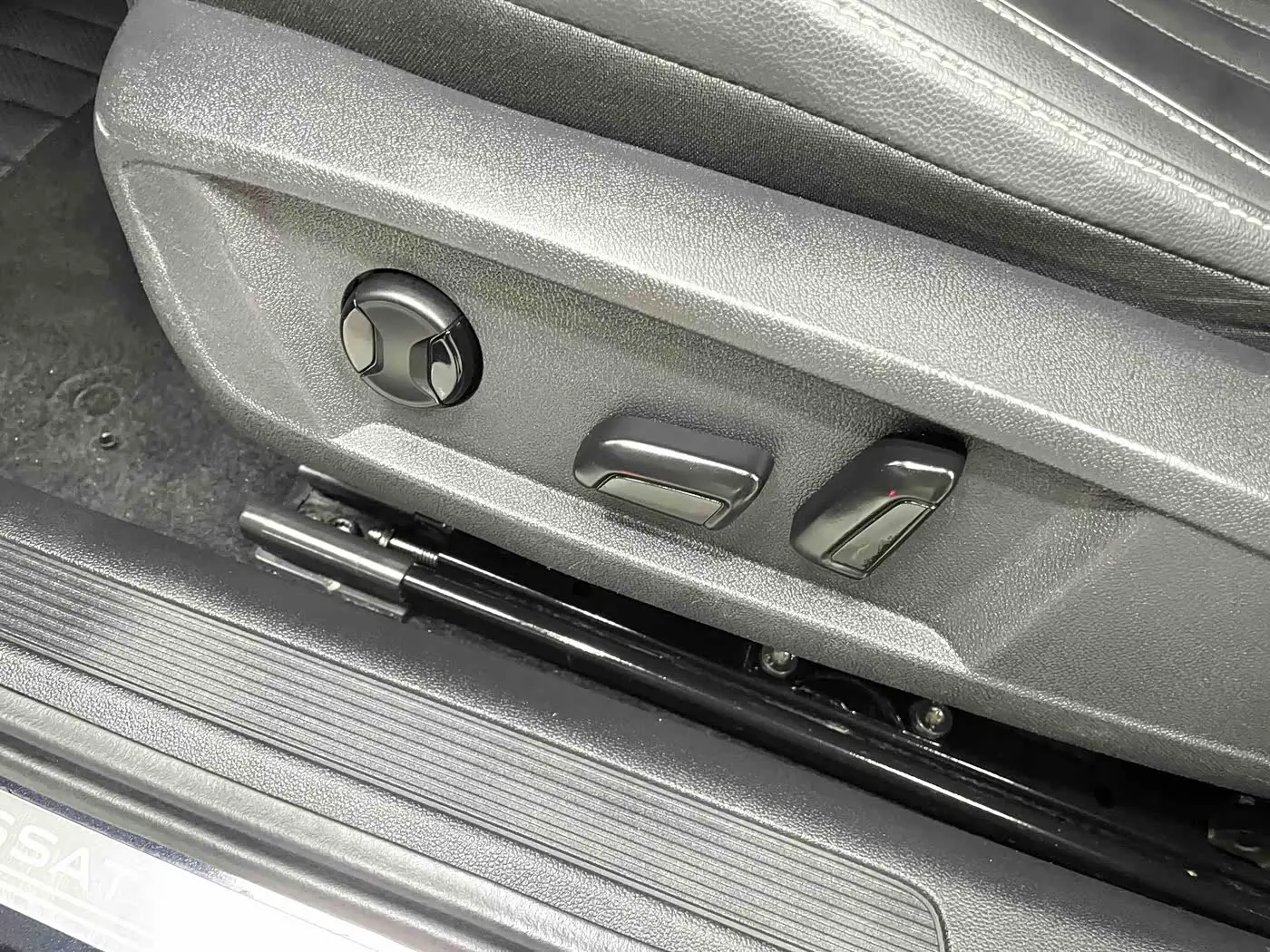 Volkswagen Passat 2023 — Фото 9/20