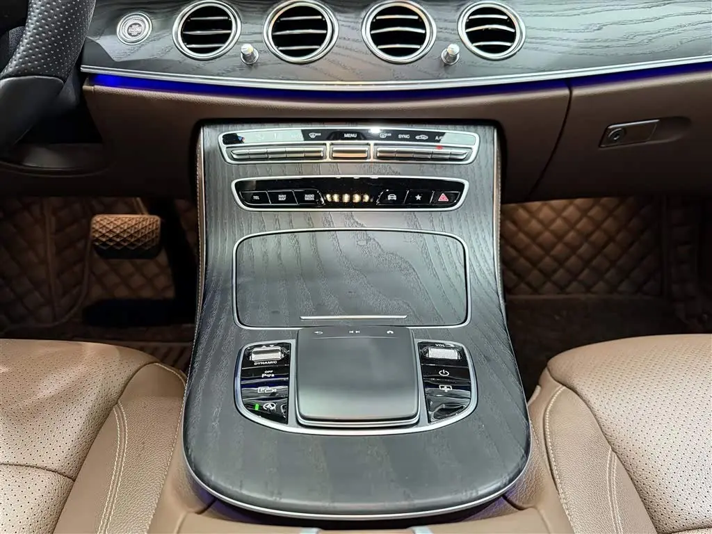 Mercedes-Benz E-Class 2022 — Фото 9/15