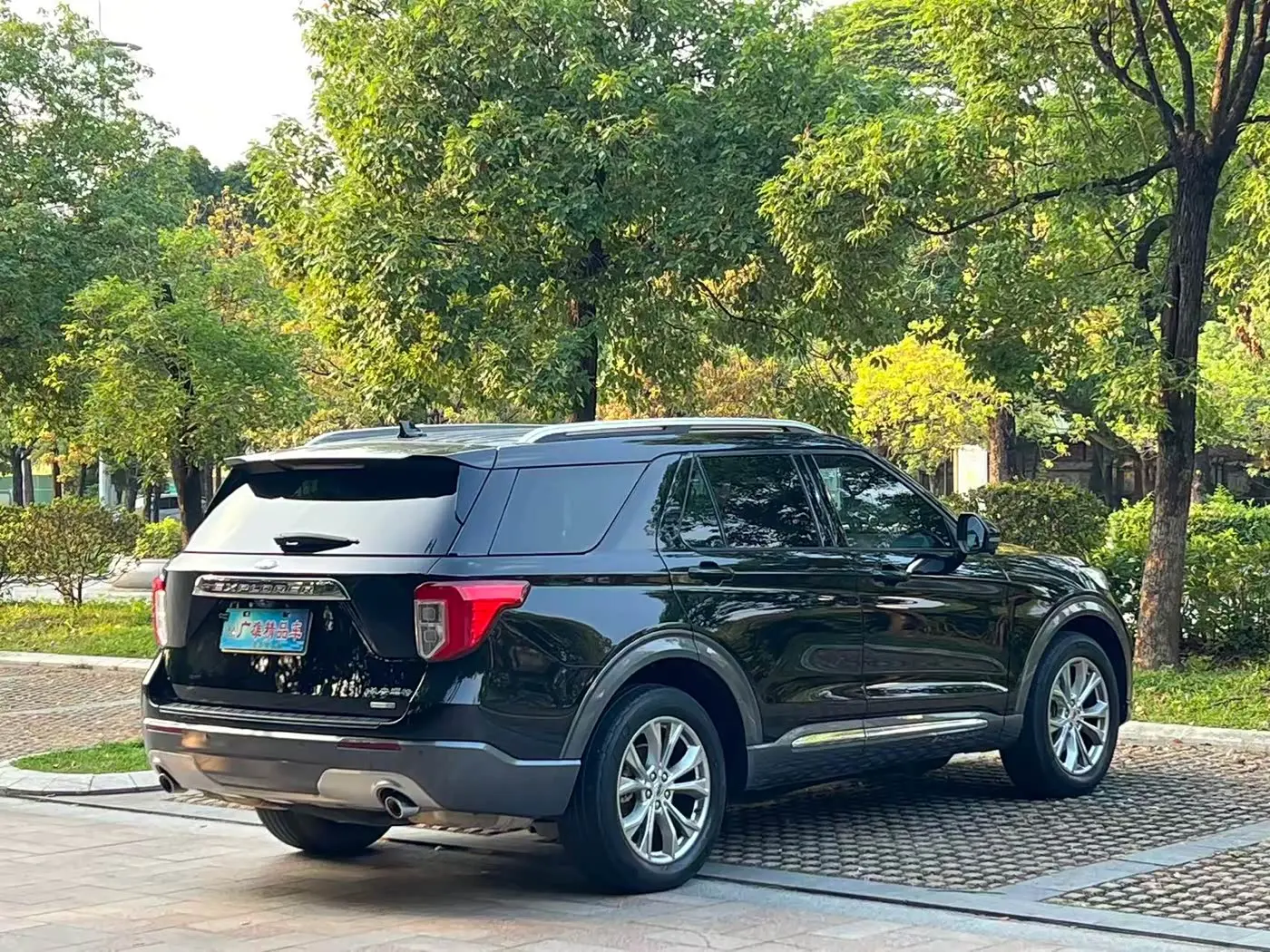 Ford Explorer 2021 — Фото 2/19